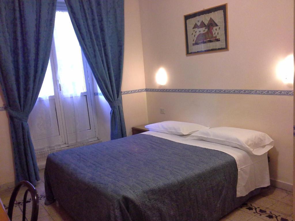 Collina Suites Rom Værelse billede